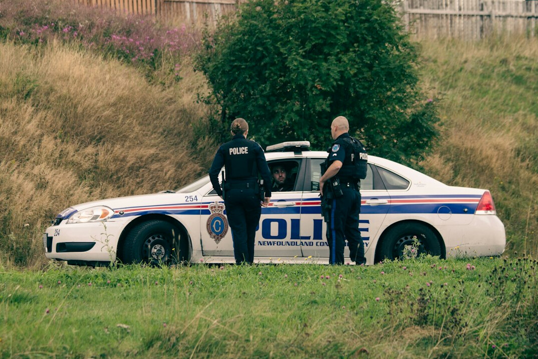 police arresting shoplifters